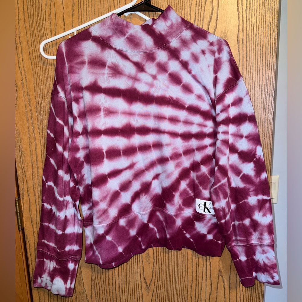 Maroon tie dye Calvin Klein women’s crew neck sweatshirt, size XL